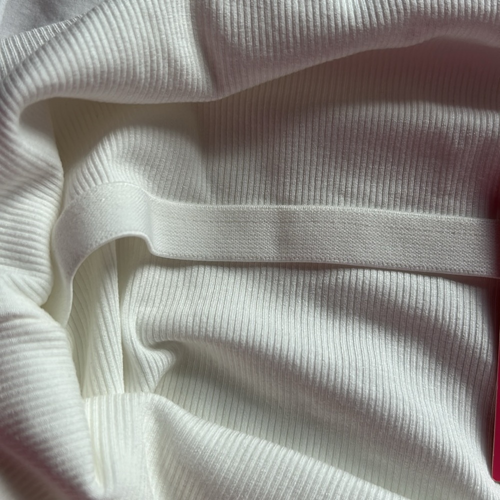 EDIKTED BRAND NEW TOP NEVER WORN - Picture 5 of 6